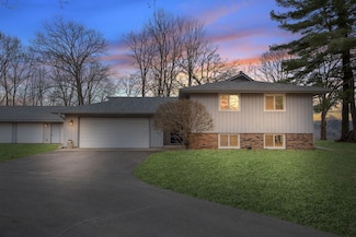 530 Center St, Taylors Falls, MN 55084