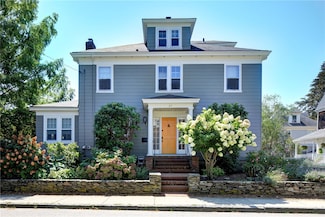 27 Cranston Ave, Newport, RI 02840