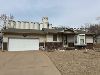 526 W Avenue D Ct, Garden Plain, KS 67050