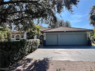 2610 52nd Ave NE, Naples, FL 34120