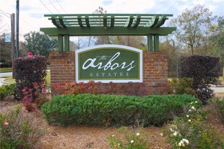 62 Arbors Cir, New Orleans, LA 70131