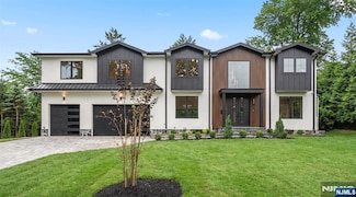 28 Grandview Terrace, Tenafly, NJ 07670