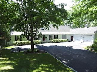 2 Governor Wentworth Hwy, Mirror Lake, NH 03853