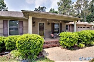 697 Crestview Dr, Madison, AL 35758