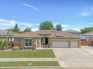 2948 W Clinton Ct, Visalia, CA 93291