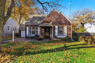 336 59th St, Des Moines, IA 50312