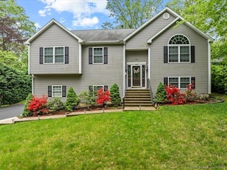126 Conrad Dr, New Haven, CT 06515