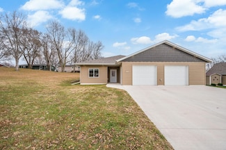 1965 Norway Ave, Windom, MN 56101