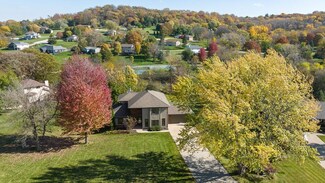 11184 Woodview Dr, Dubuque, IA 52003