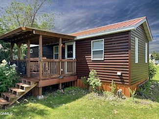 108 West St, Amidon, ND 58620