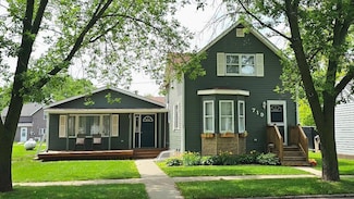 719 W 4th St, Graceville, MN 56240