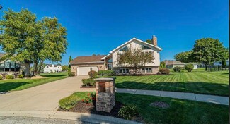 9166 Maple Ct, Saint John, IN 46373