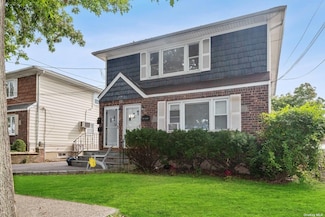 176 Nassau Blvd Unit 1, Garden City, NY 11530
