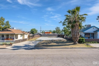 207 Moneta Ave, Bakersfield, CA 93308