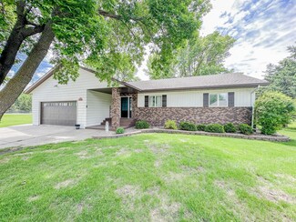 731 Grove Ave, Bird Island, MN 55310