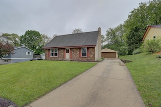 261 Willow Dr, Hartland, WI 53029