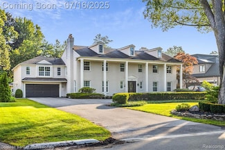 56 Oxford Rd, Grosse Pointe Shores, MI 48236