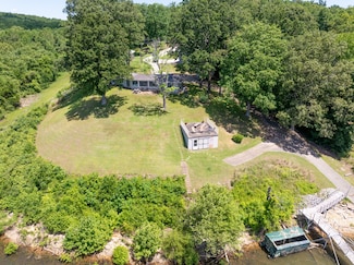 440 Bluff Point Ln, Waverly, TN 37185