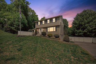 20 Cliff Edge Cir, Cheshire, CT 06410