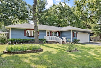 665 S Circle Ave, Port Barrington, IL 60010