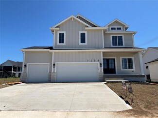 1258 S 92nd St, West Des Moines, IA 50266