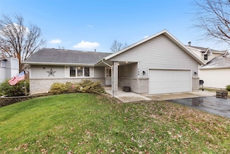 125 Heath Cliff Dr SE, Poplar Grove, IL 61065