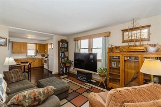 515 3rd Ave, Iowa City, IA 52245