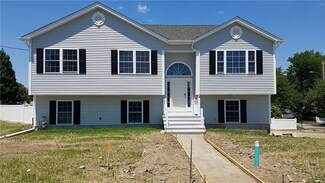 140 Holland St, Cranston, RI 02920
