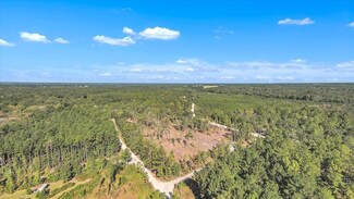 1370 Hillside Dr, Claxton, GA 30417