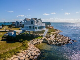 6 Wilburs Point Dr, Fairhaven, MA 02719