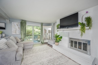 6 Pinebrook Ln Unit 6, South Easton, MA 02375