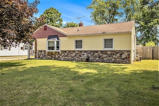 704 Chrysler St, Kalamazoo, MI 49048