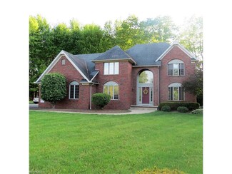 1045 Cambridge Ct NE, Warren, OH 44484