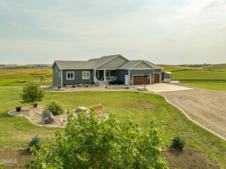 3252 James Dr N, Mandan, ND 58554