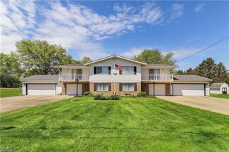 2512 Twin Lakes Dr, Uniontown, OH 44685
