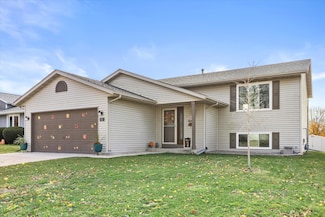 613 Foxtail Dr, Hartford, WI 53027