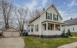 109 Sycamore St E, Three Oaks, MI 49128