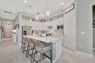 572 SE Villandry Way, Port St. Lucie, FL 34984