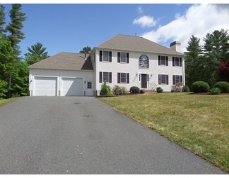 62 Mayflower Ln, Rochester, MA 02770