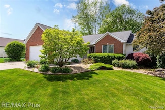 353 Golfside Dr, Lapeer, MI 48446