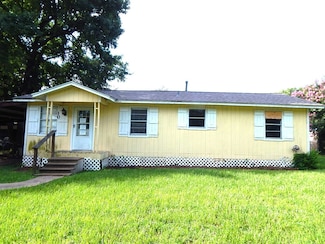 10 E Watson St, Willis, TX 77378