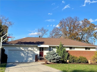 567 Starlight Dr, Seven Hills, OH 44131