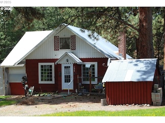 135 S Ibex St, Sumpter, OR 97877