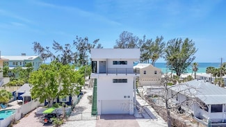2918 Avenue E, Holmes Beach, FL 34217