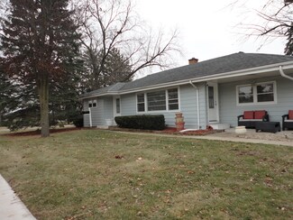 251 E Plymouth St, Villa Park, IL 60181