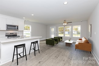2014 Crown Point Dr Unit 2008-B, Albemarle, NC 28001