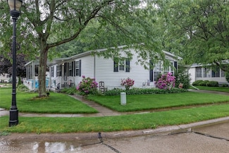 61 Periwinkle Dr, Olmsted Township, OH 44138