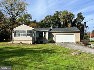 25 Mountainside Rd, Harpers Ferry, WV 25425