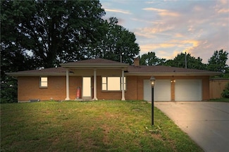 6738 N Madison Ave, Kansas City, MO 64118