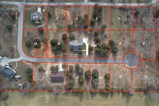 12 Cedar Ln, Willow Springs, MO 65793